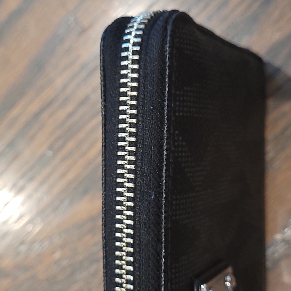 Michael Kors Wallet - Picture 12 of 12